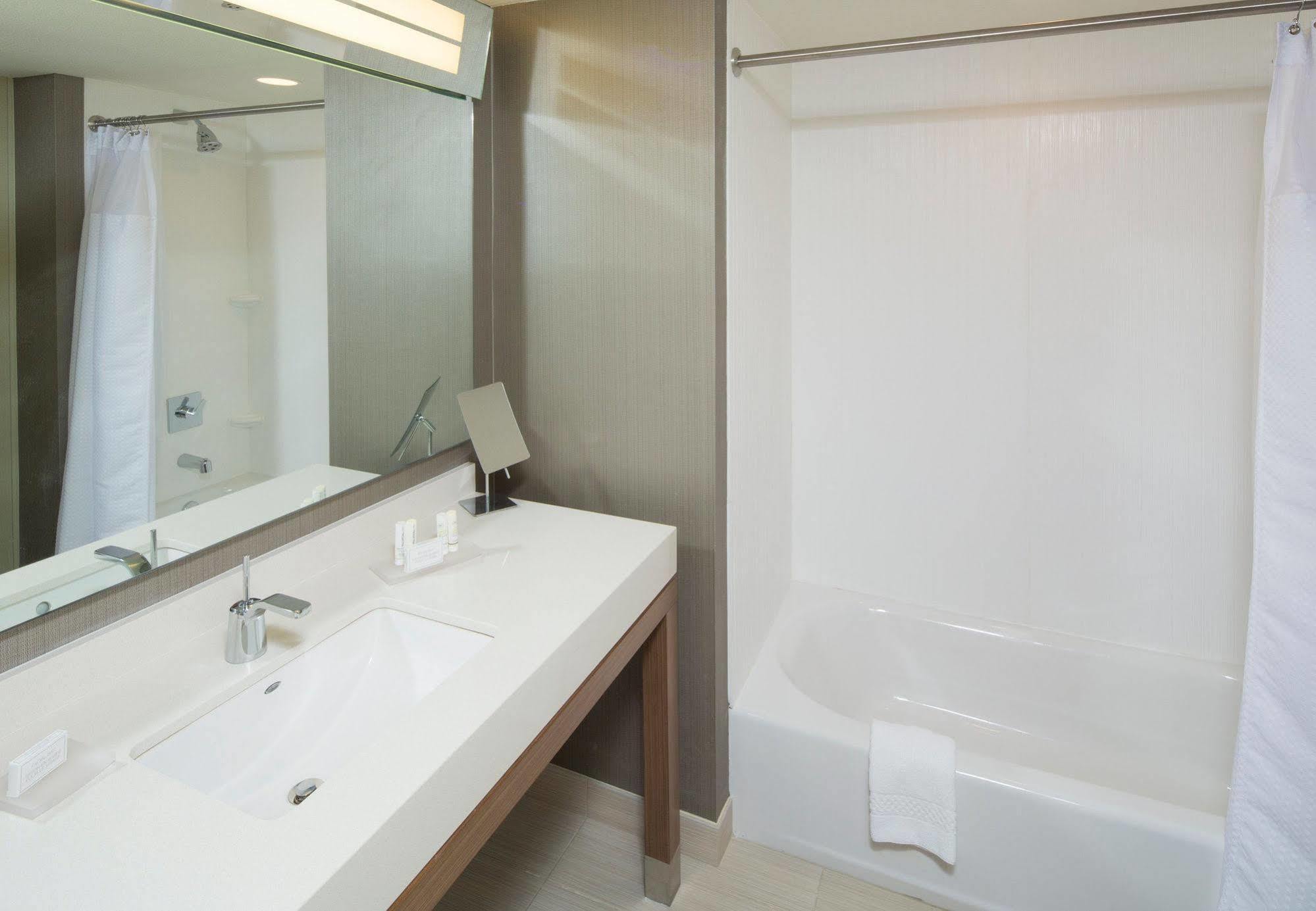 Courtyard By Marriott Dallas Midlothian At Midlothian Conference Center Extérieur photo