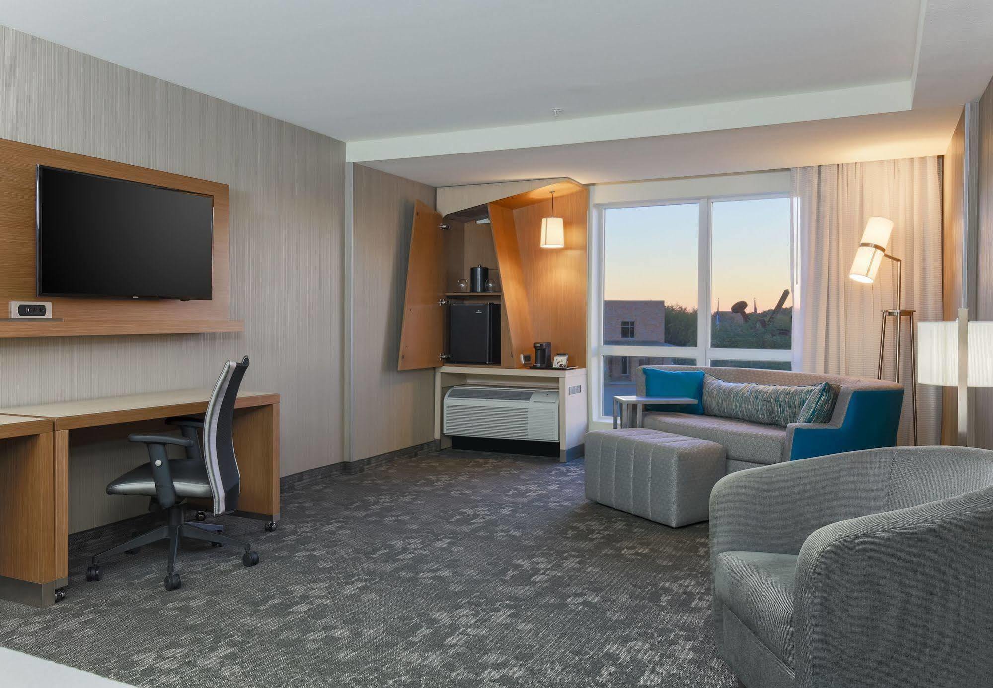 Courtyard By Marriott Dallas Midlothian At Midlothian Conference Center Extérieur photo
